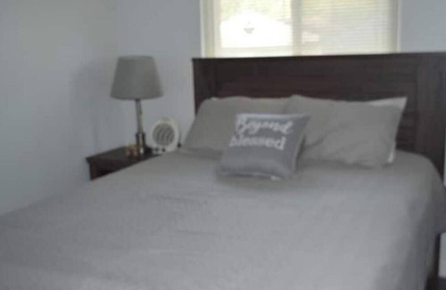 Oak Park House | Cozy Beautiful 3 Bedroom Home.
