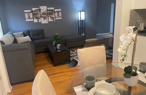 Kenwood Condo | Cozy Beautiful Condo