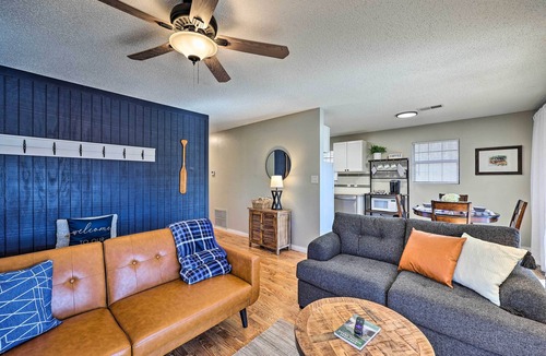 Powell Cabin | Cozy Beaver Lake Cabin w/Waterfront View & Kayaks
