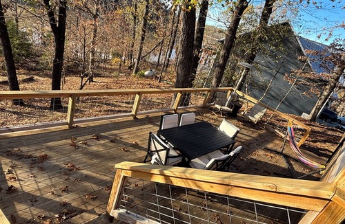 Lowell House | Cozy Beaver Lake Getaway