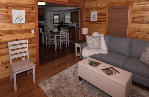 Historic Downtown Bedford House | Cozy Bedford Park Retreat