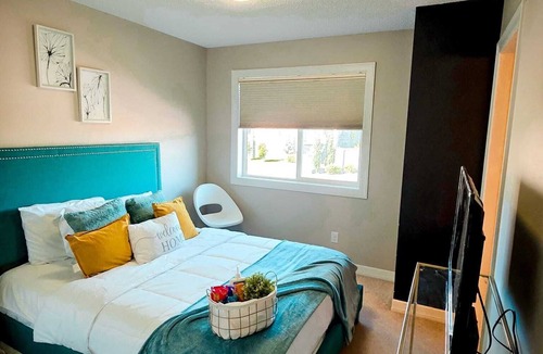 Southeast Calgary House | Cozy bedroom in a townhouse in Copperfield Calgary
