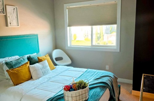 Southeast Calgary House | Cozy bedroom in a townhouse in Copperfield Calgary