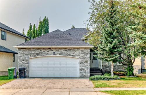 Signal Hill House | Cozy bedroom in quiet community
