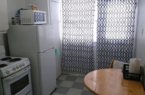 Cote-Des-Neiges—Notre-Dame-De-Grace Apartment | Cozy bedroom/Looking for a roommate