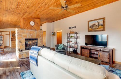 Bixby House | Cozy Belgrade Cottage w/Wood-Burning Stove!