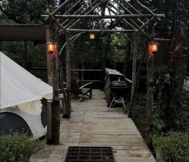Honey Grove House | Cozy Bell Tent Retreat with Oak Bar Deck near Nature Trails, Honey Grove, TX