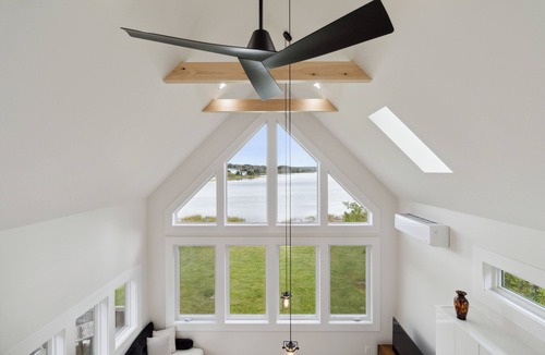 Shelburne House | Cozy Bells Cove Retreat – Stylish Loft with Harbour Views & Walkability