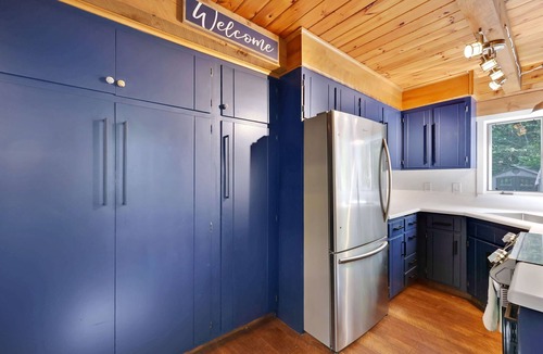 Tolland House | Cozy Berkshires Lakefront Cottage! NEW