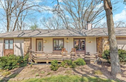 Bella Vista House | Cozy Bike-In & Out Retreat - Fire Pit Pet Friendly