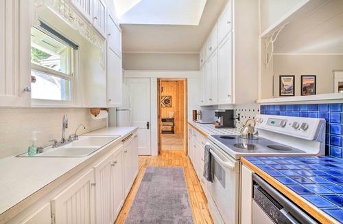 Ashford Cottage | Cozy 'black Bear Retreat' by Mount Rainier!