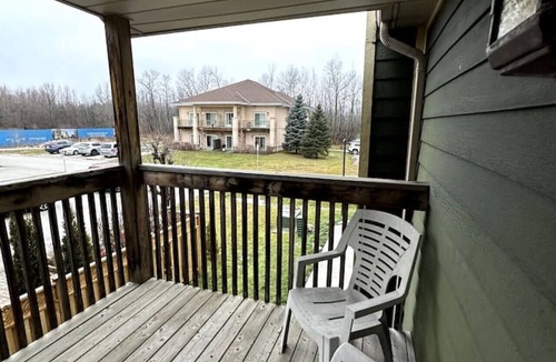 Collingwood House | Cozy Blue Mountain Escape Perfect for Relaxation & Adventure