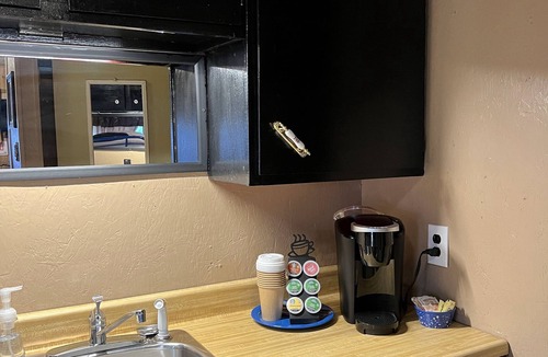 Canton Cottage | Cozy Bluebonnet cottage in fabulous Canton with WiFi, AC