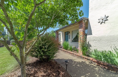 Harlow House | Cozy Boho Bungalow in Eugene!