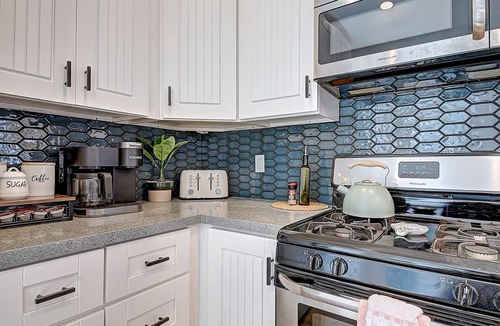 Sherman Heights House | Cozy Boho Bungalow Near Downtown with Spa