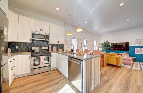 Sherman Heights House | Cozy Boho Bungalow Near Downtown with Spa
