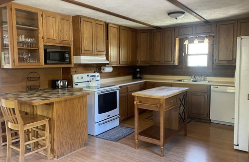 Lyndon Station Cabin | Cozy Boho Cabin with POOL!