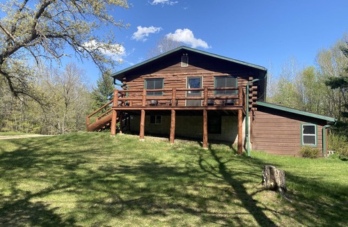 Lyndon Station Cabin | Cozy Boho Cabin with POOL!