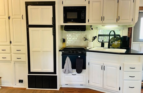 Plantersville House | Cozy Boho Camping in 1Bedroom RV-5 min from Renfest!
