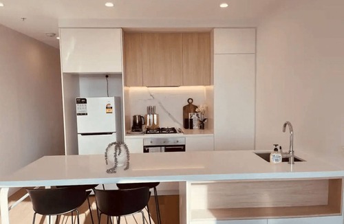 Box Hill Apartment | Cozy Box Hill Apartment