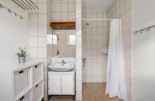 Middelfart Apartment | Cozy Brenderup Apartment on the beach