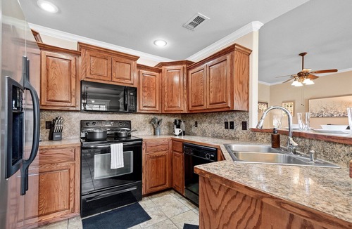 Abilene House | Cozy Brick Home | Patio & Grill | Worker-Friendly