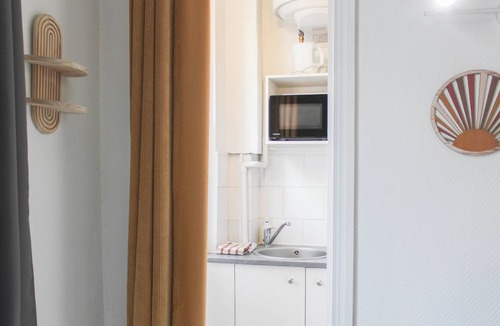 Saint-Ouen Apartment | Cozy & Bright – Near the Metro & Flea Market