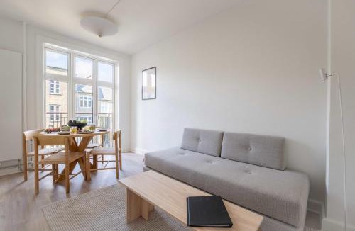 Osterbro Apartment | Cozy & Bright Apartment in Peaceful Area