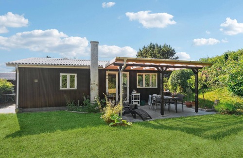Remmer Strand House | Cozy, bright cottage with annex in a sheltered, naturally beautiful location.