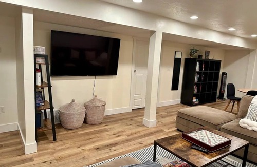 Heber Apartment | Cozy & Bright Private Basement