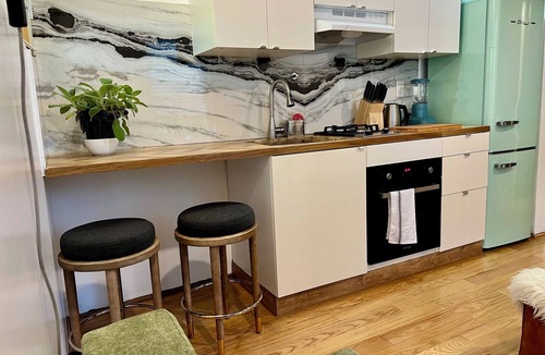 Queens Apartment | Cozy Bright Rockaway Beach House Very Close to Train and Ferry