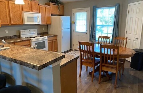 Broken Arrow House | Cozy Broken Arrow Home - Special Pricing for 30+ day stays!