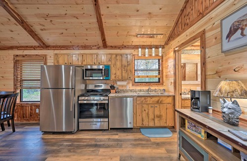 Broken Bow Cottage | Cozy Broken Bow Cabin, Walk to the Lukfata Creek!