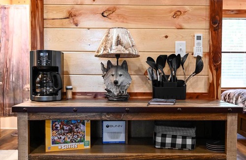 Broken Bow Cottage | Cozy Broken Bow Cabin, Walk to the Lukfata Creek!