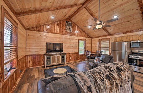 Broken Bow Cottage | Cozy Broken Bow Cabin, Walk to the Lukfata Creek!