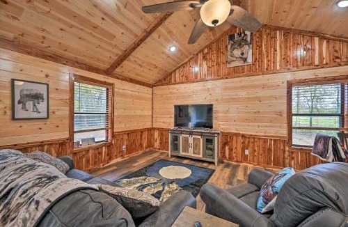 Broken Bow House | Cozy Broken Bow Cabin, Walk to the Lukfata Creek!