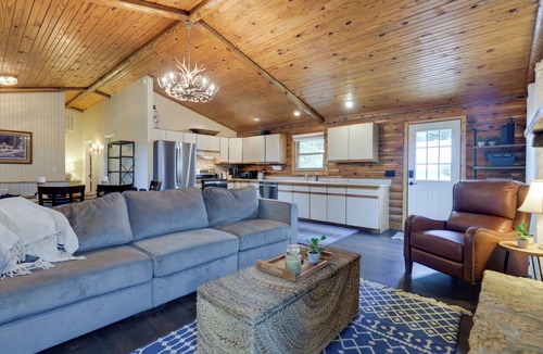 Brookville Cabin | Cozy Brookville Home w/Fire Pit & Deck!