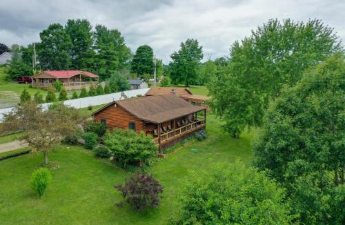 Brookville House | Cozy Brookville Home w/Fire Pit & Deck!