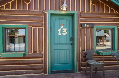 West Yellowstone Cabin | Cozy Bucking Moose Bear Cabin with 2 Queens, just a minute from Yellowstone!