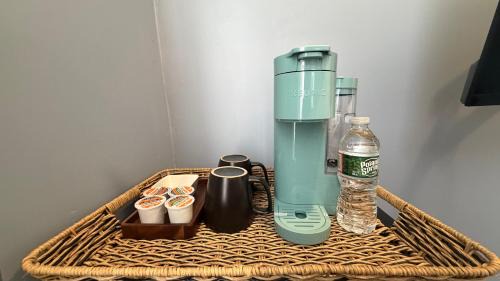 Wanaque Hostel | Cozy Budget Room by Wanaque Trails -NYC Access