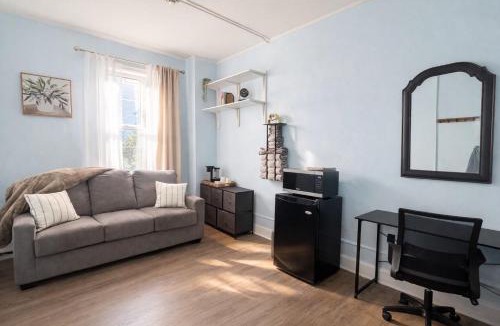 Wanaque Hostel | Cozy Budget Room by Wanaque Trails -NYC Access