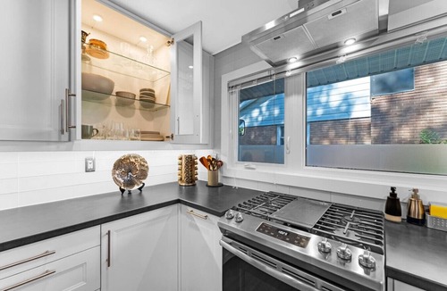 Industrial Park House | Cozy Bungalow - 5 mins. to The Ottawa Hospital!