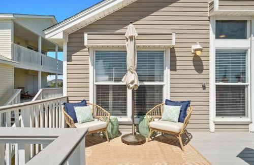 Isla Del Sol House | Cozy bungalow close to the beach with fire pit