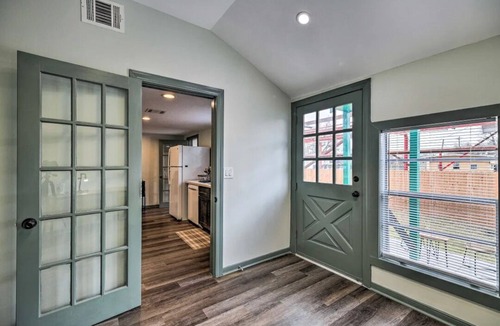 Shady Acres House | Cozy Bungalow Home, The Heights, 6 miles to Downtown!