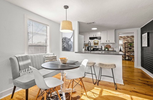 Tomball House | Cozy bungalow in charming Old Town Tomball