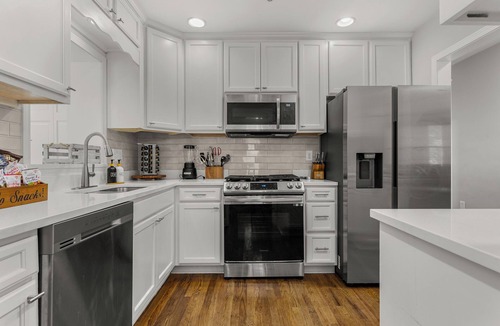 University District House | Cozy Bungalow in Highland Park