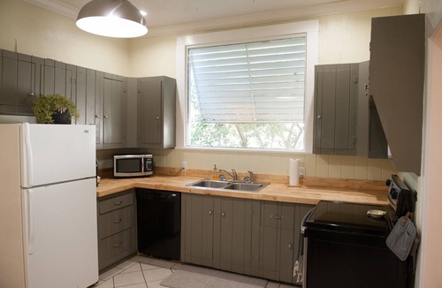 Decatur House | Cozy Bungalow in Historic District