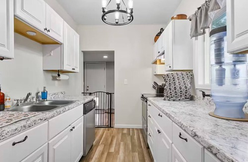 Akron House | Cozy bungalow in the center of town