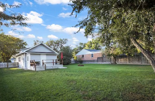 Akron House | Cozy bungalow in the center of town