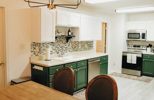 Marysville House | Cozy bungalow in the heart of historic Marysville